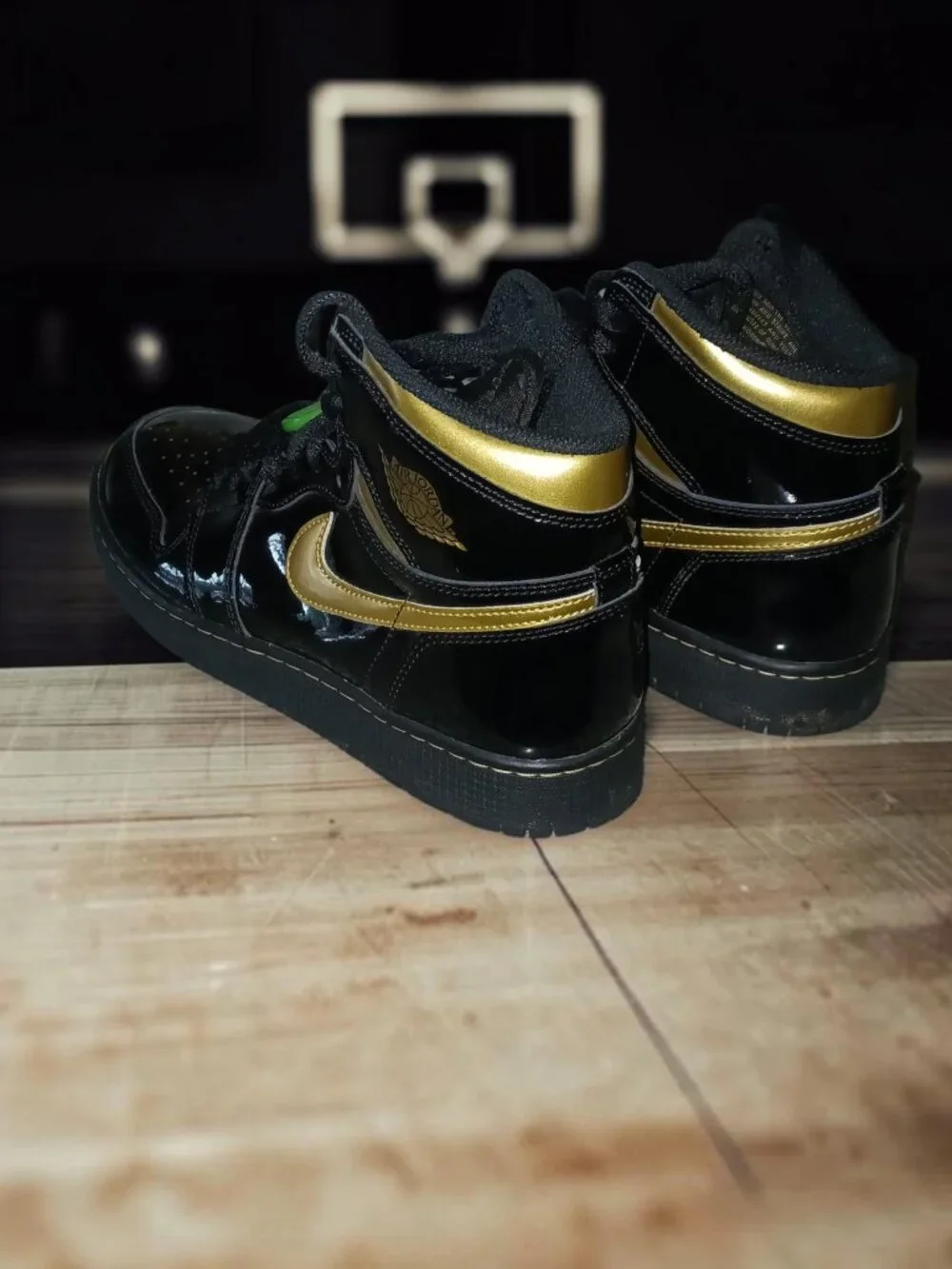 Nike Air Jordan 1 Retro High OG GS Black Metallic Gold 575441-032 Women's 7.5